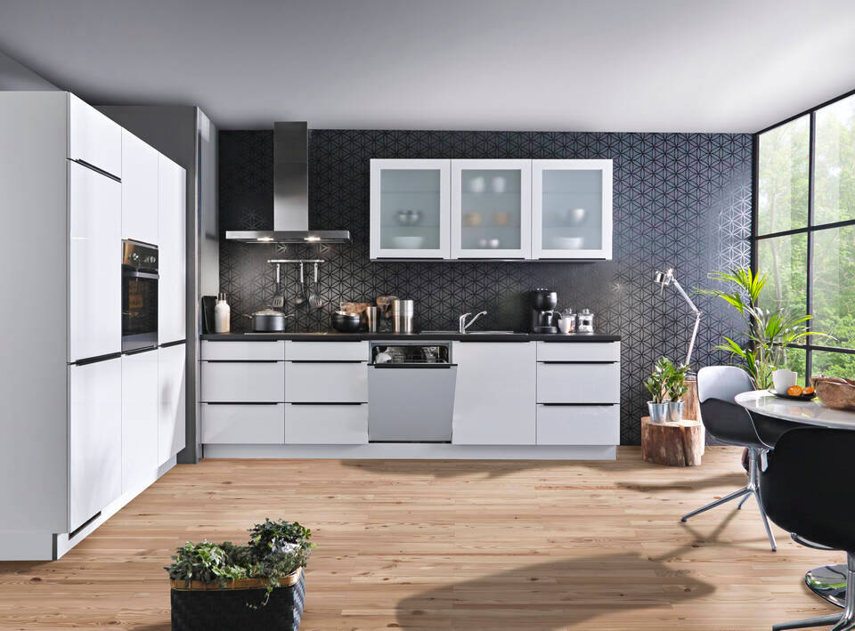 Zweizeilige Küche "EXK800-1-1" mit Geräten: Echtlack Weiß Hochglanz - Schwarz Steinstruktur, 480cm / Bild 2